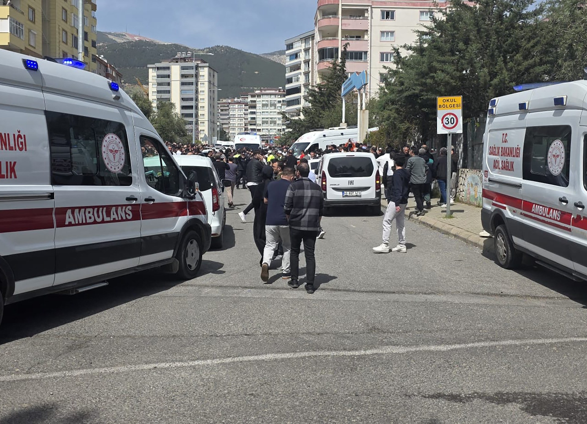Au moins neuf personnes tuées dans la deuxième fusillade dans une école de Turkiye en deux jours