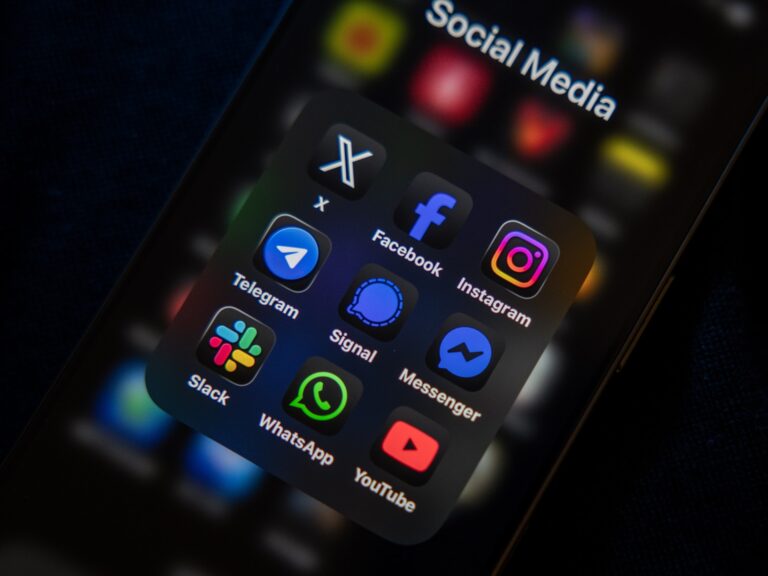 Les députés turcs adoptent un projet de loi visant à restreindre l'utilisation des médias sociaux aux enfants de moins de 15 ans