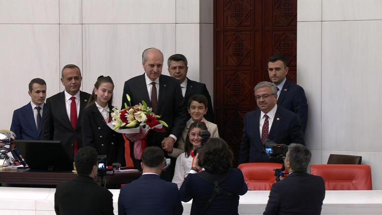 Session extraordinaire du 23 avril à la Grande Assemblée nationale turque | Le président du Parlement Kurtulmuş: la jeunesse turque sera un exemple pour l'humanité