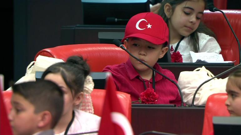 Session extraordinaire du 23 avril à la Grande Assemblée nationale turque | Le président du Parlement Kurtulmuş: la jeunesse turque sera un exemple pour l'humanité