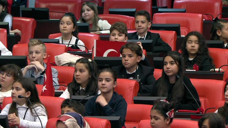 Session extraordinaire du 23 avril à la Grande Assemblée nationale turque | Le président du Parlement Kurtulmuş: la jeunesse turque sera un exemple pour l'humanité