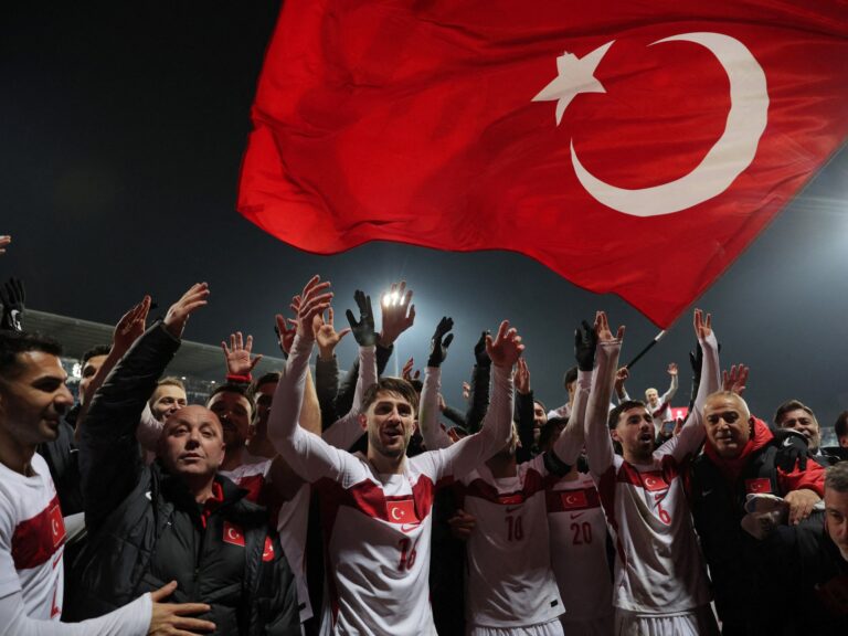 « Un sentiment incroyable » : la Turquie bat le Kosovo et met fin à 24 ans d'attente pour la Coupe du Monde