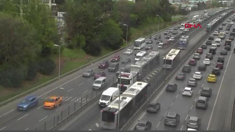 Metrobus en mouvement incendié