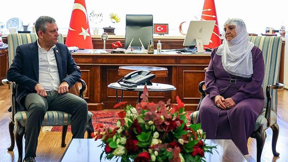 Özgür Özel a accepté les « Mères de la paix »