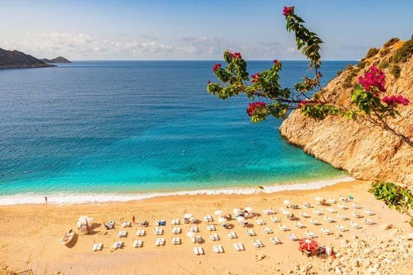 Annonce de la liste 2026 des 50 plus belles plages du monde. Türkiye figure également sur la liste avec ses eaux turquoise et sa beauté naturelle.