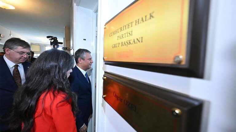 Özgür Özel peut-il être démis de la présidence du groupe CHP ?