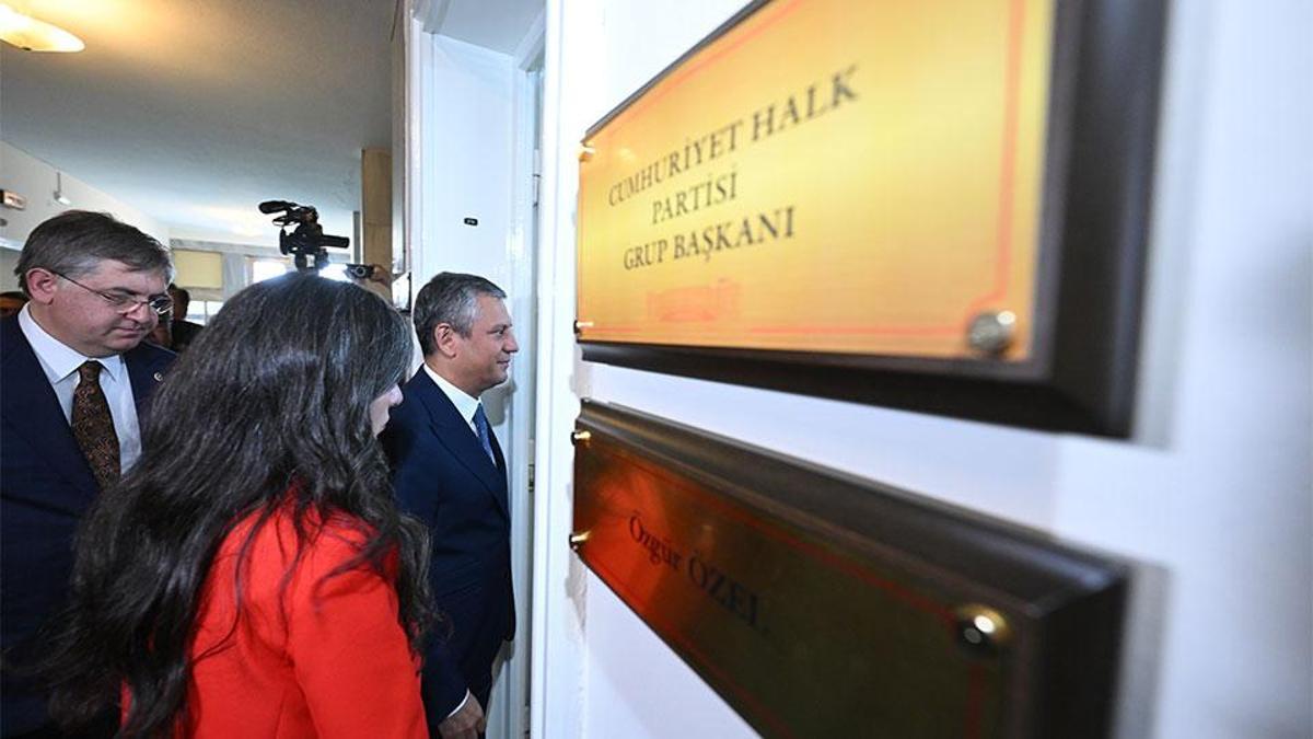 Özgür Özel peut-il être démis de la présidence du groupe CHP ?
