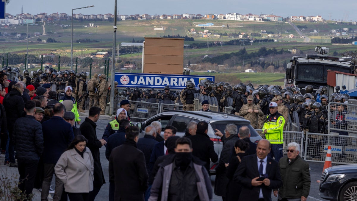 Turquie : Accès entravé au procès du maire