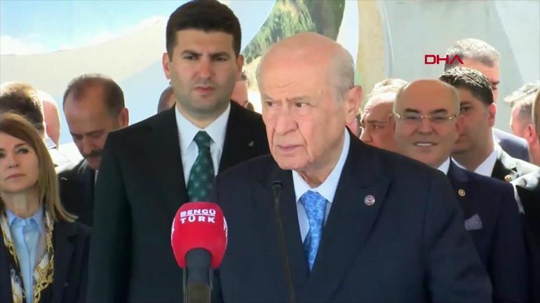 Devlet Bahçeli a visité le monument des martyrs idéalistes
