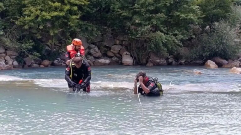 Il s'est perdu dans le ruisseau où il est allé se rafraîchir.