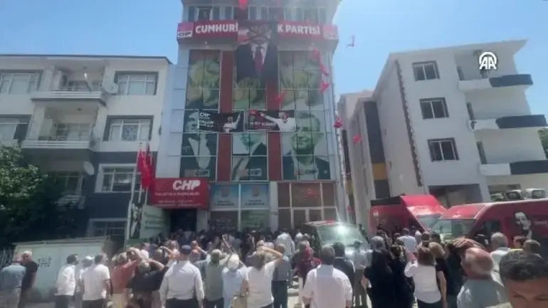 Crise du CHP à Malatya Le bâtiment a été entré avec un serrurier, une affiche 