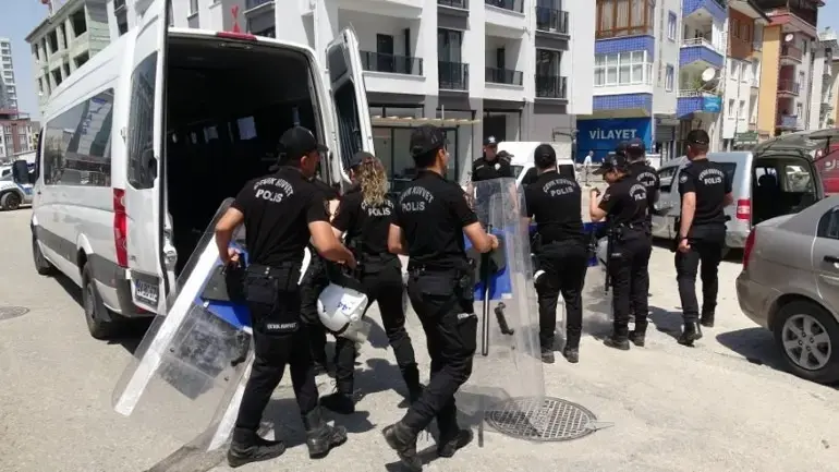 Crise du CHP à Malatya Le bâtiment a été entré avec un serrurier, une affiche 