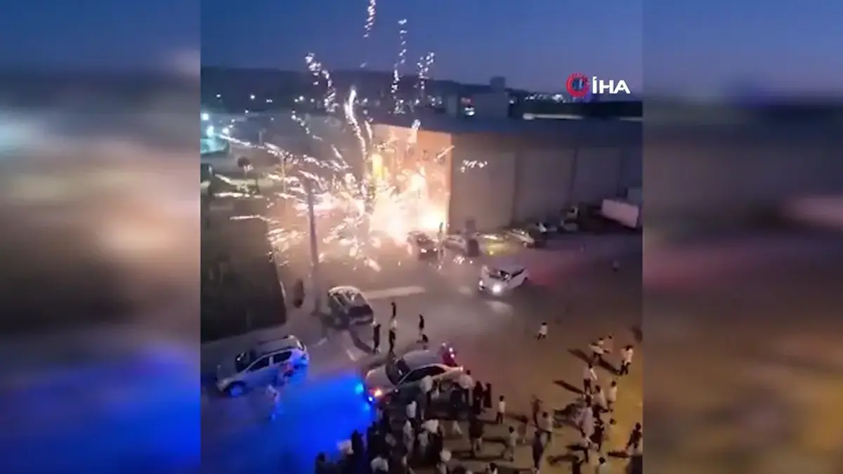 Panique des feux d'artifice lors des fiançailles