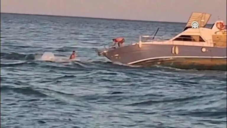 Ils se sont retrouvés bloqués au milieu de la mer ! Ces moments sont filmés
