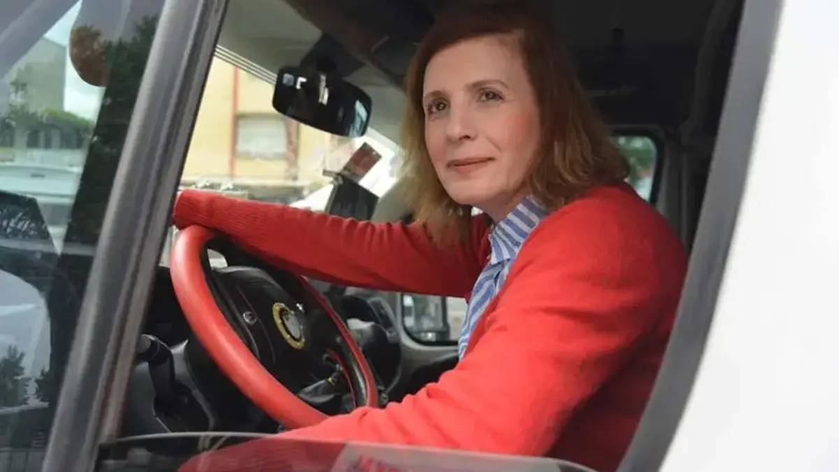 Il a abandonné son travail pour son rêve d'enfant : il est désormais chauffeur de minibus !