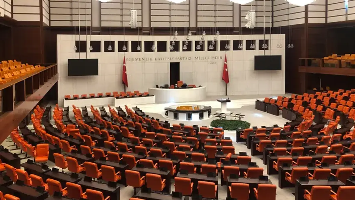 L'ordre du jour du Parlement est chargé : des projets de loi seront discutés, des groupes se réuniront