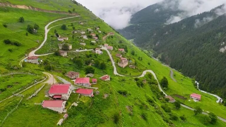 L'endroit où la nature embrasse l'histoire à Gümüşhane : Santa Valley