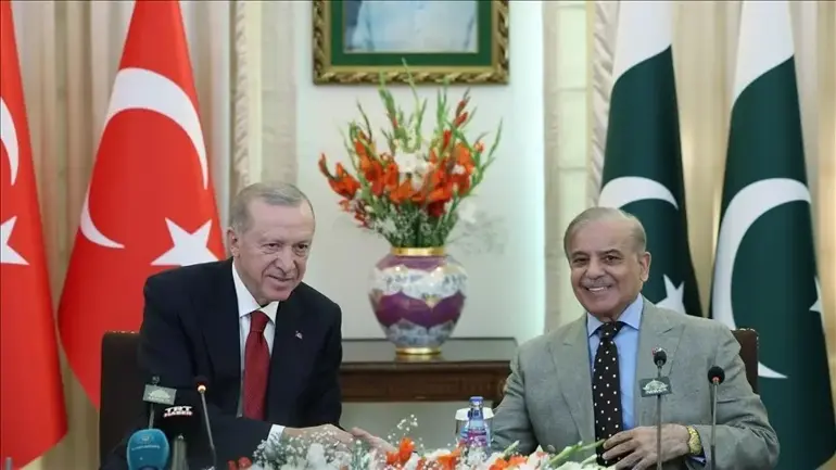 DERNIÈRES NOUVELLES | Le Premier ministre pakistanais Shahbaz Sharif arrive en Turquie