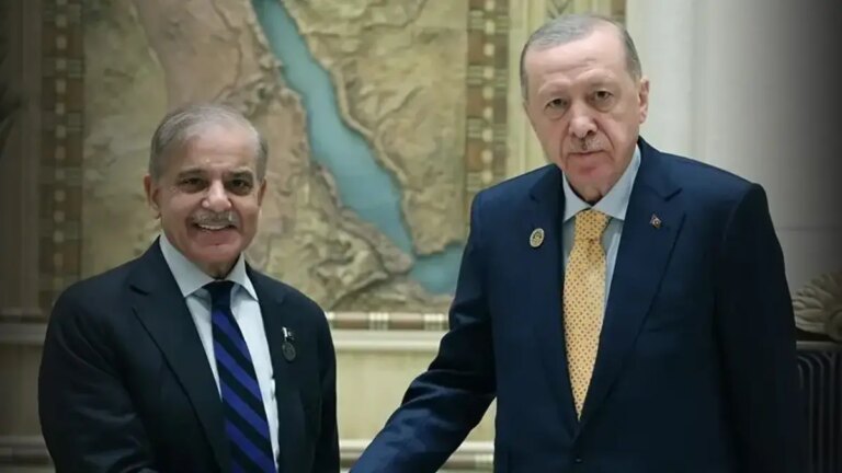 DERNIÈRES NOUVELLES | Le Premier ministre pakistanais Shahbaz Sharif arrive en Turquie