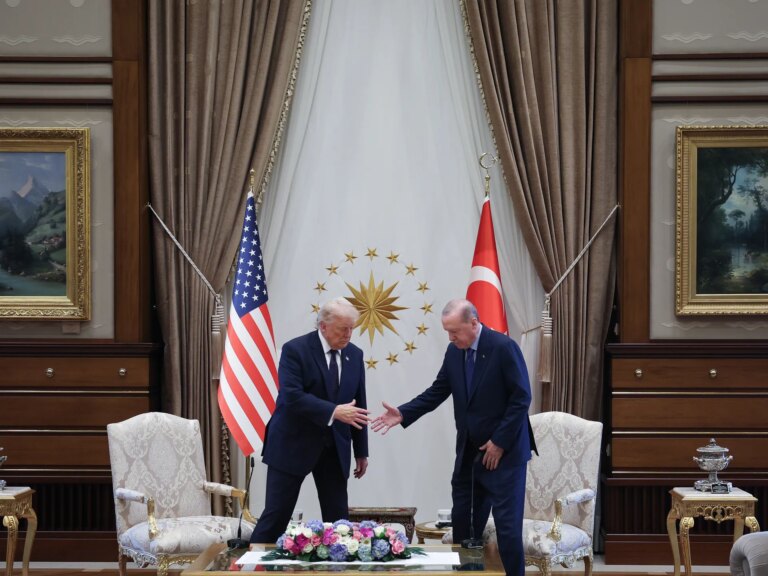 Trump s'en prend à l'OTAN à la fin du premier jour du sommet en Turquie