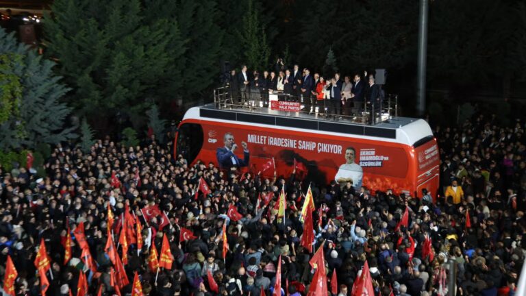 Turquie: La Cour destitue la direction du principal parti d'opposition