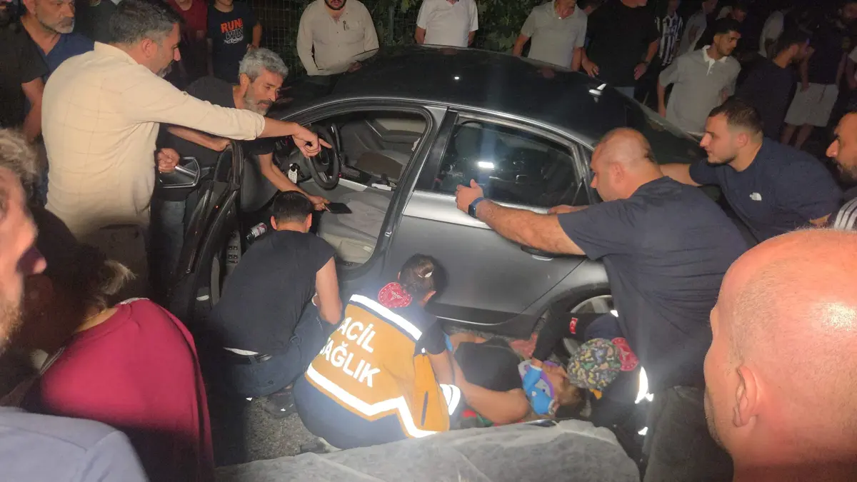 Il s'est écrasé contre un arbre alors qu'il évitait un accident à Bursa : le conducteur a été blessé