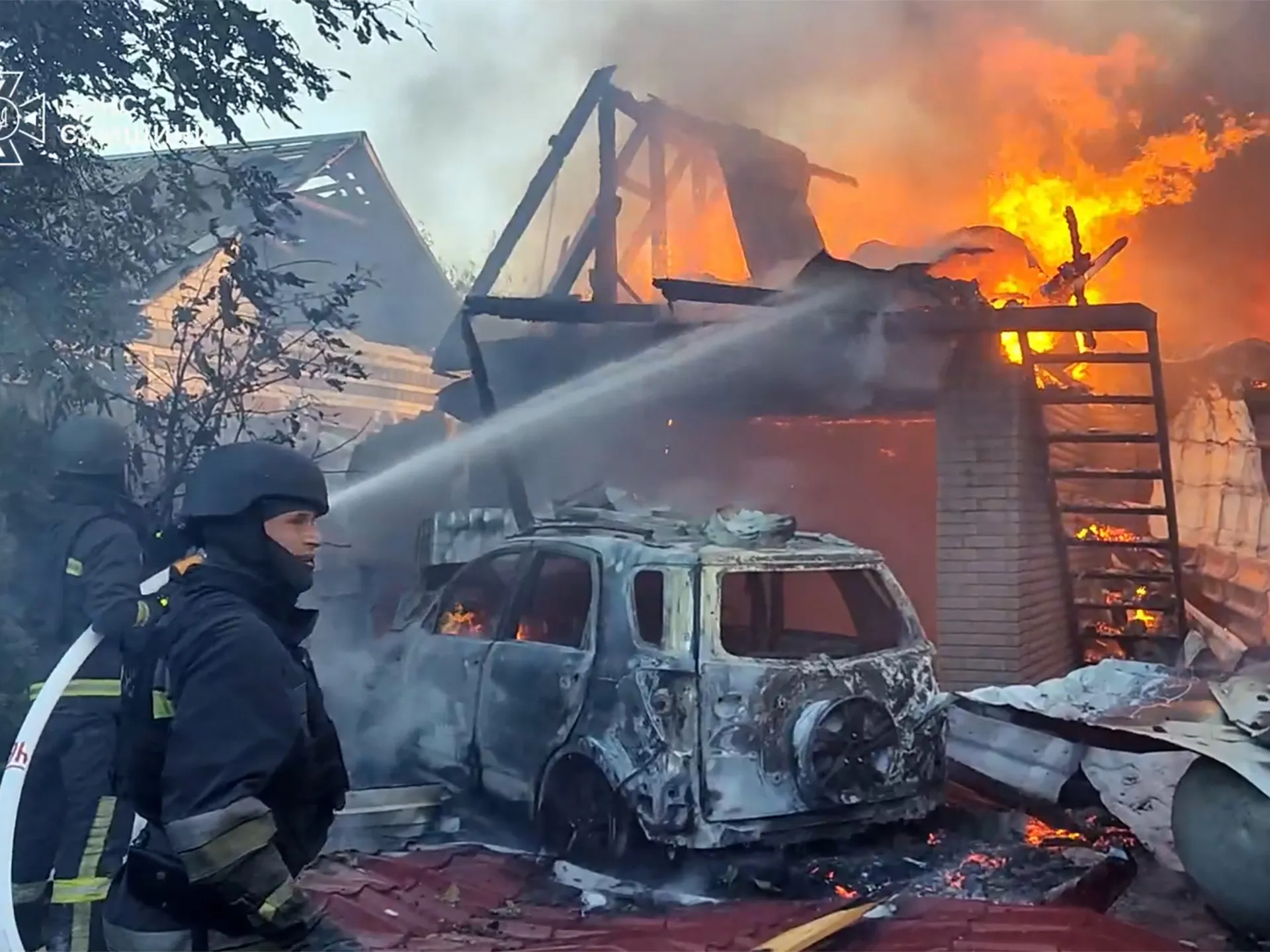 L'Ukraine frappe un réseau russe de type Starlink et Moscou suit un paquet d'armes