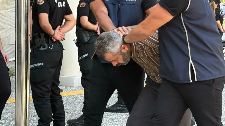 La correspondance secrète du membre FETO Burkay Karatepe avec sa sœur a été révélée