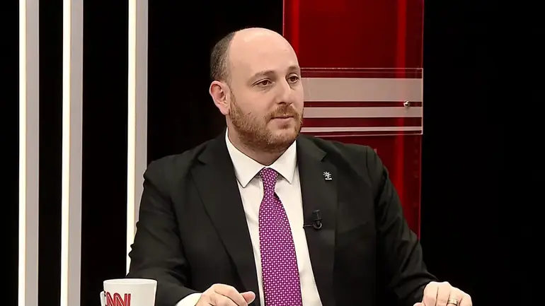 Remercier le président Erdoğan avec une banderole en kurde