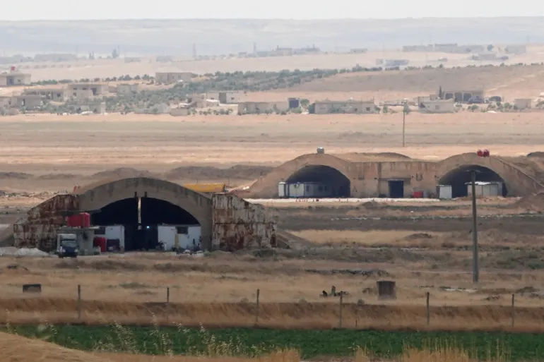 Base d'Abou al Duhur après des frappes, Syrie, 18 août 2026 (Stringer/Reuters)