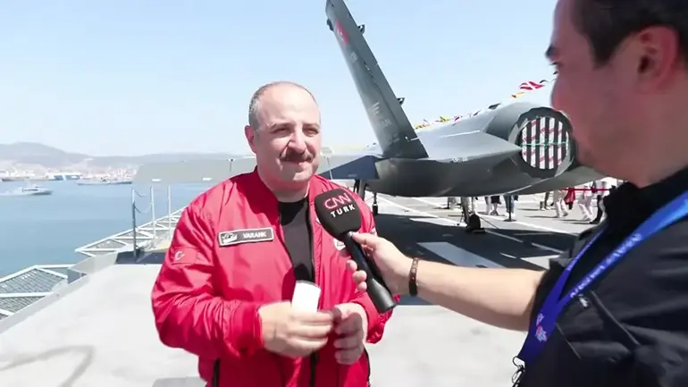Mustafa Varank s'est entretenu avec CNN TÜRK lors de la piste TCG Anatolia : Nous sommes le seul pays au monde à pouvoir mettre en œuvre ce concept.