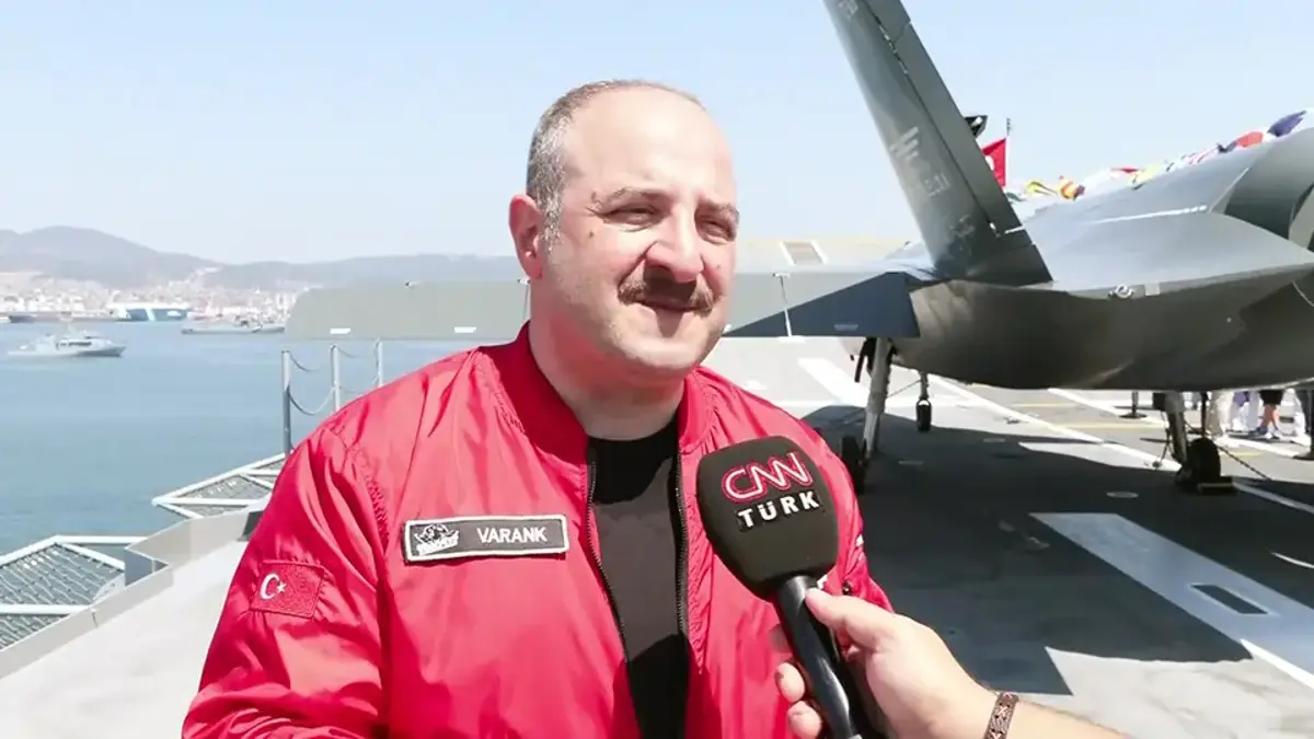Mustafa Varank s'est entretenu avec CNN TÜRK sur la piste du TCG Anadolu : Nous sommes le seul pays au monde à pouvoir mettre en œuvre ce concept.