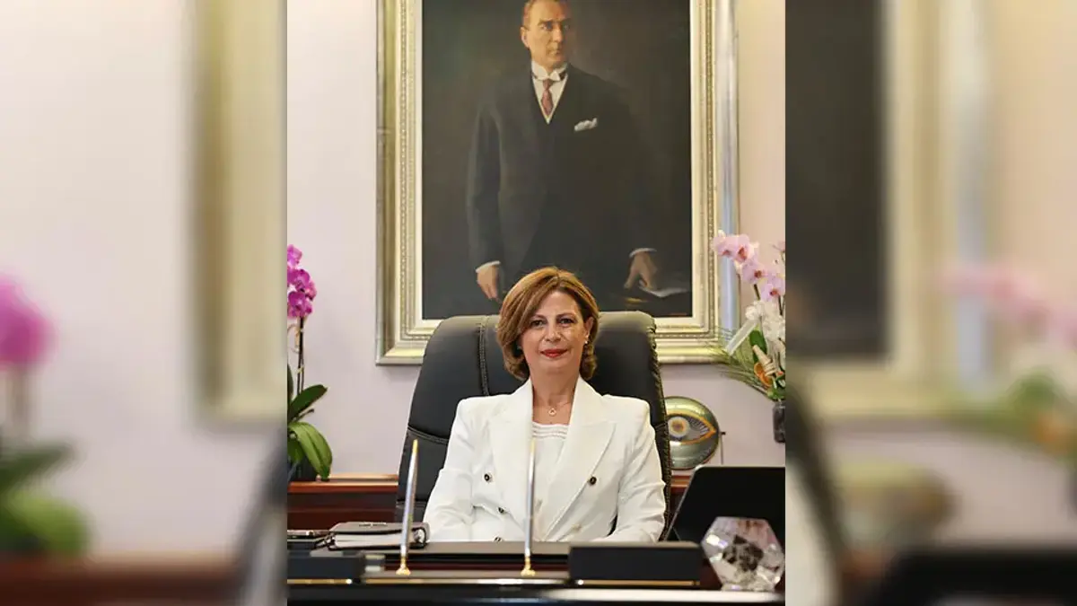 Le maire de la municipalité métropolitaine d'Eskişehir, Ünlüce, est passé au Nouveau Parti