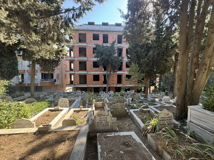 Image surprenante : les appartements à un pas du propriétaire à la tombe