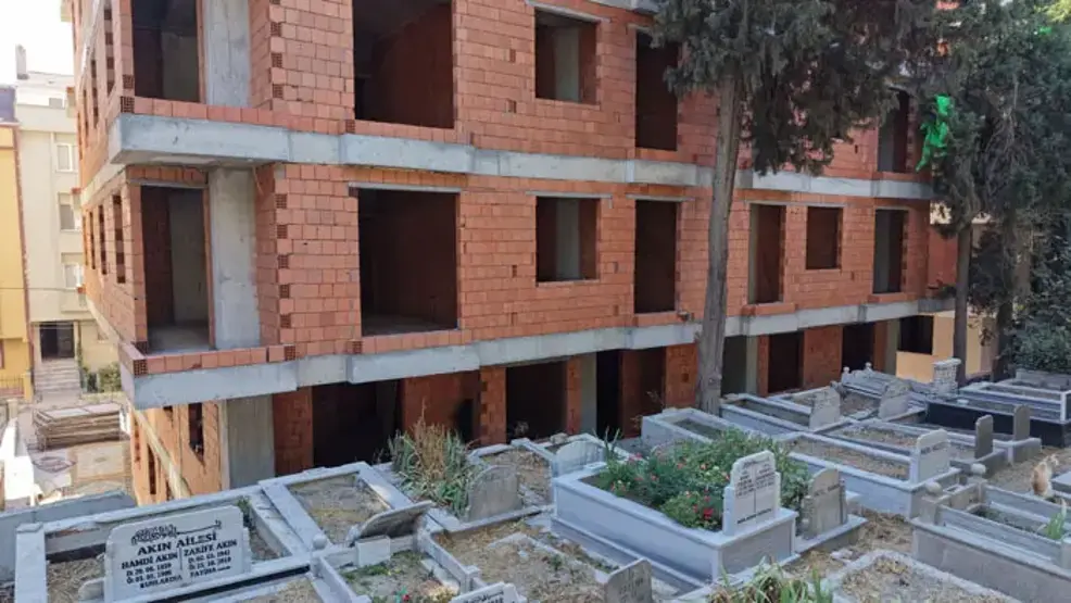 Image surprenante : les appartements à un pas du propriétaire à la tombe