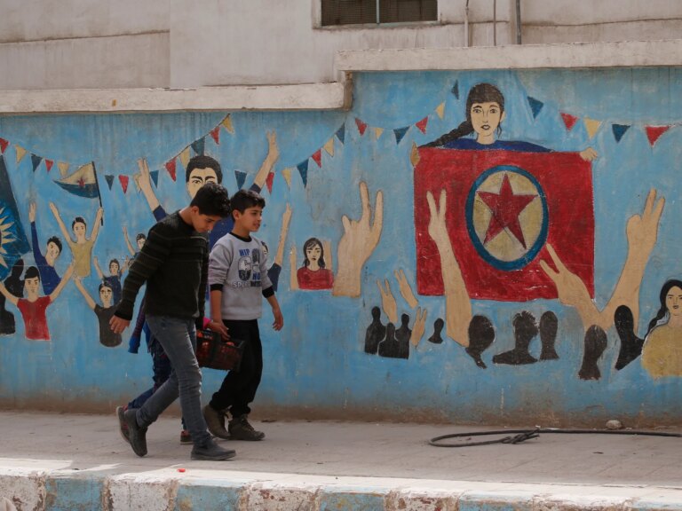 Accueil inattendu : les Kurdes syriens rentrent chez eux à Afrin