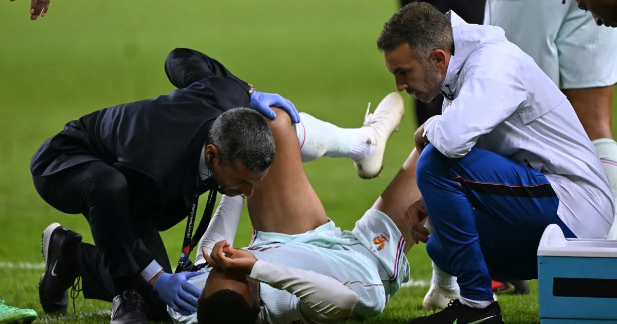 Le but de Mbappe éclipsé par une blessure au genou a gâché la première victoire de Zidane en France