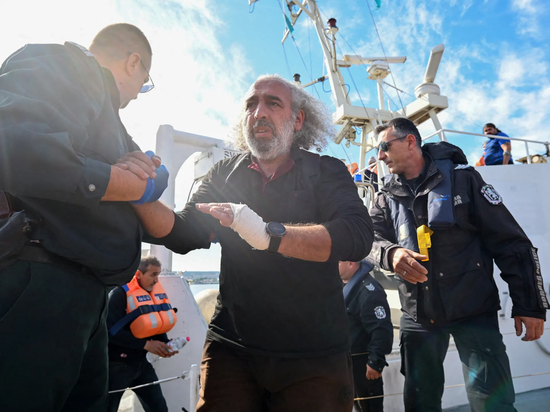 La Bulgarie met fin aux recherches de l'équipage porté disparu après qu'un drone a coulé un cargo