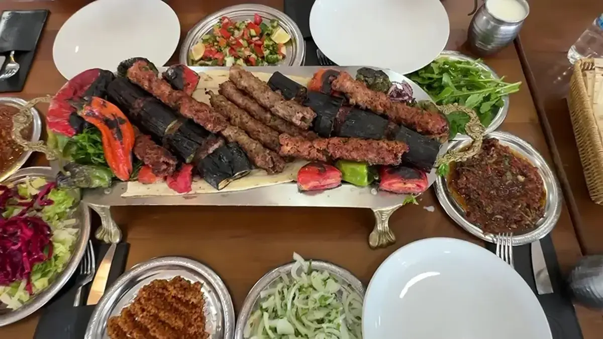 La carte des saveurs de Diyarbakır, du foie au lüle kebab